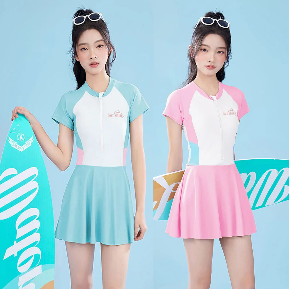 

Girls' One-Piece Swimsuits, New Color-Blocked Swimsuits, Training Suits, Swimsuits, And Large Children's Sunscreen Surfsuits