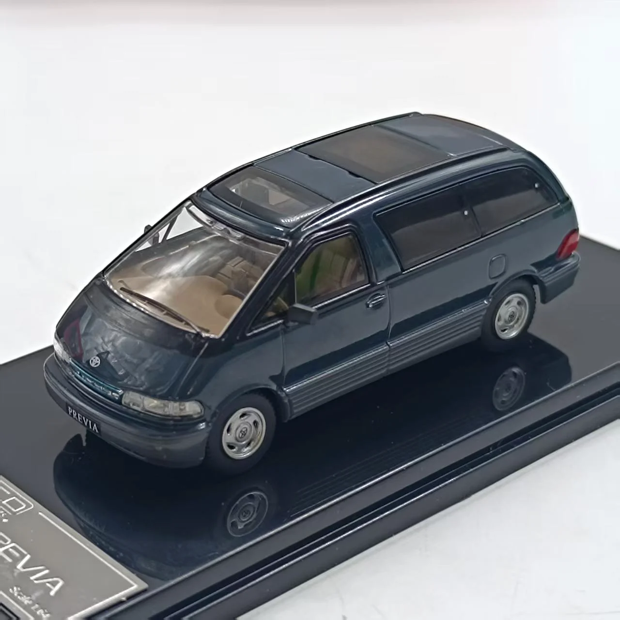 Diecast GCD 1:64 Scale PREVIA Bullet Toyota Land Cruiser Previa Alloy Car Model