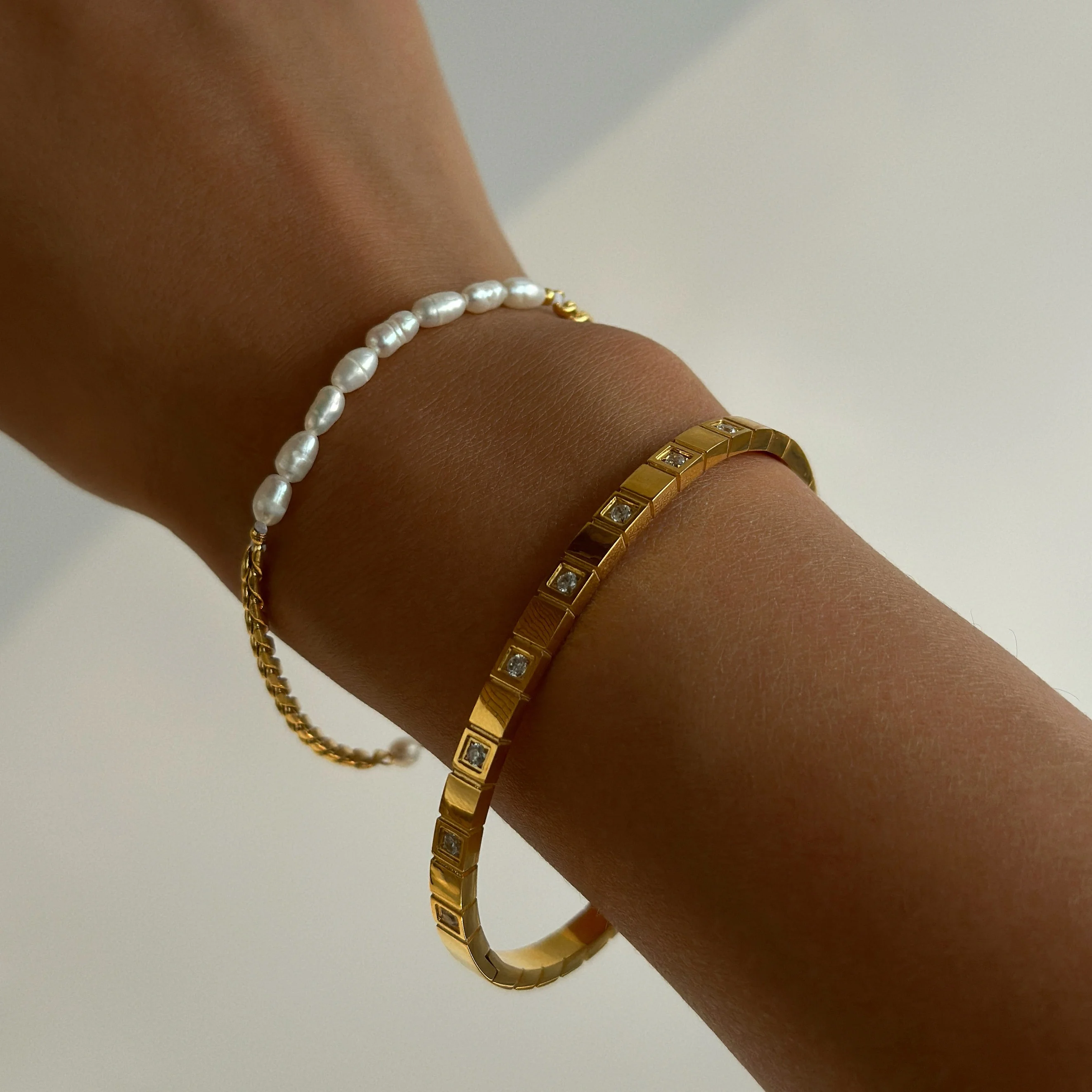 DASEIN 2025 New 18k Gold Plated Natural Freshwater Pearl Ot Buckle Bracelet Stainless Steel High Quality Trendy Jewelry Women