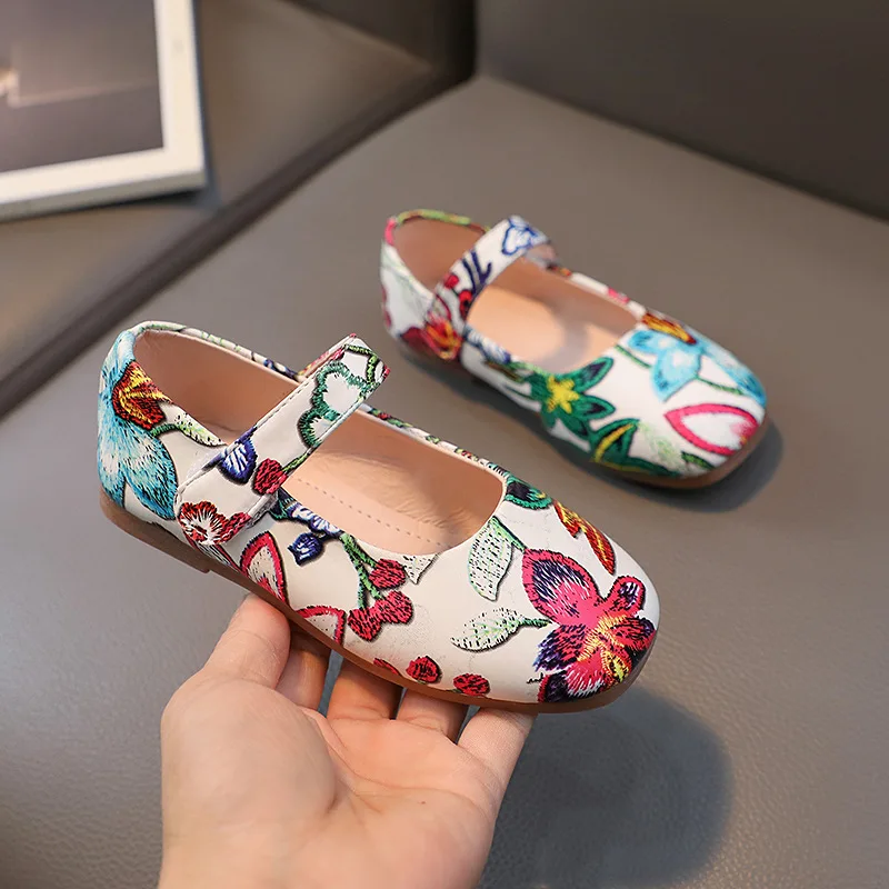 

European and American Style Fashion Versatile Child Mary Janes Embroidery Pattern Breathable Summer New 2023 Girls Casual Shoes