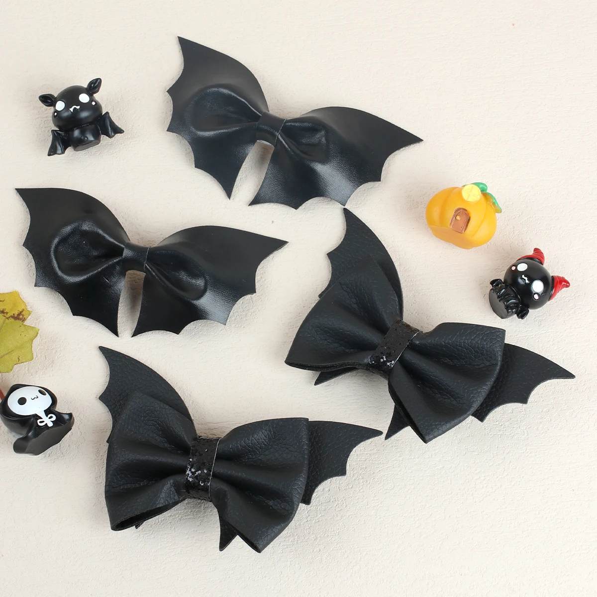 

2Pcs/Set Halloween Bat Hair Clips PU Leather Wings Bat Hairpin For Women Girls Hairgrip Barrettes Cosplay Party Hair Accessories