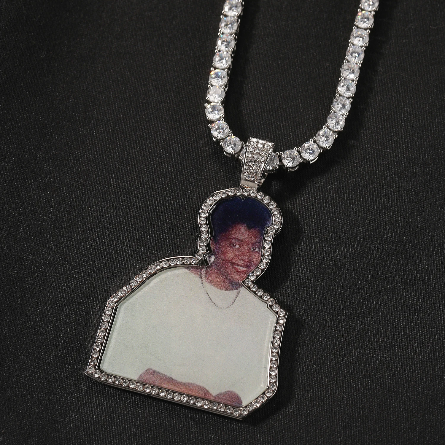 TBTK Custom Photo Necklace Iced Out Frame Personalized Picture Pendant Hip Hop Memorial Photo Medallion Charm Men Women Jewelry