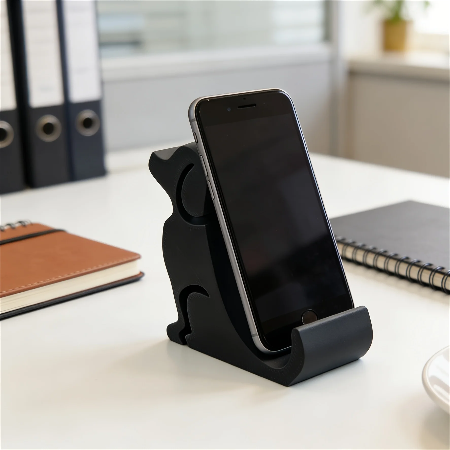

Dog-shaped phone stand, creative and cute design, suitable for general phone placement on the desktop, preferred gift for shoppe