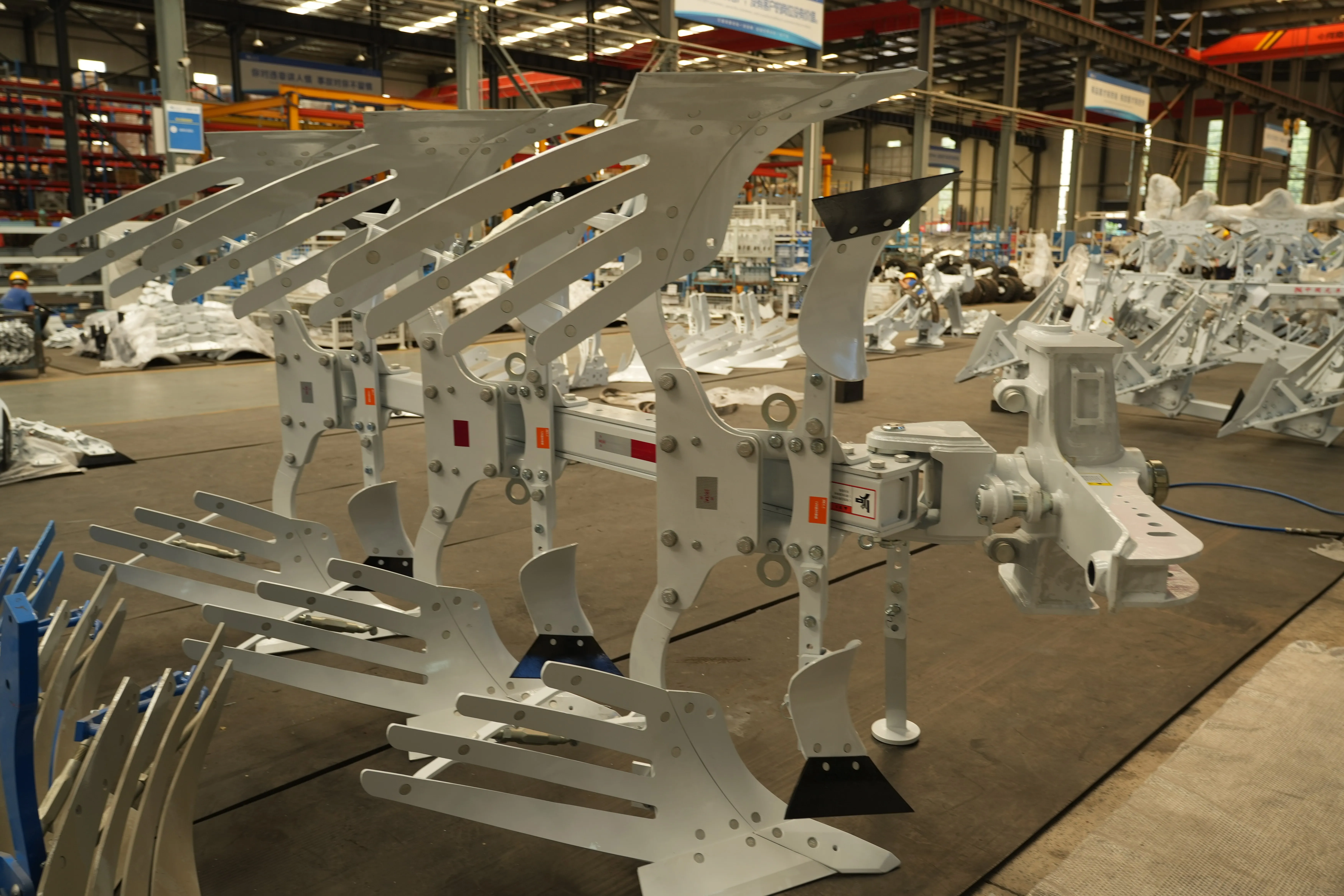 Cost-effective LEROX Groove Ridge Plough - Diesel-powered 3-row, reverse-operated, with gear and bearing assemblies