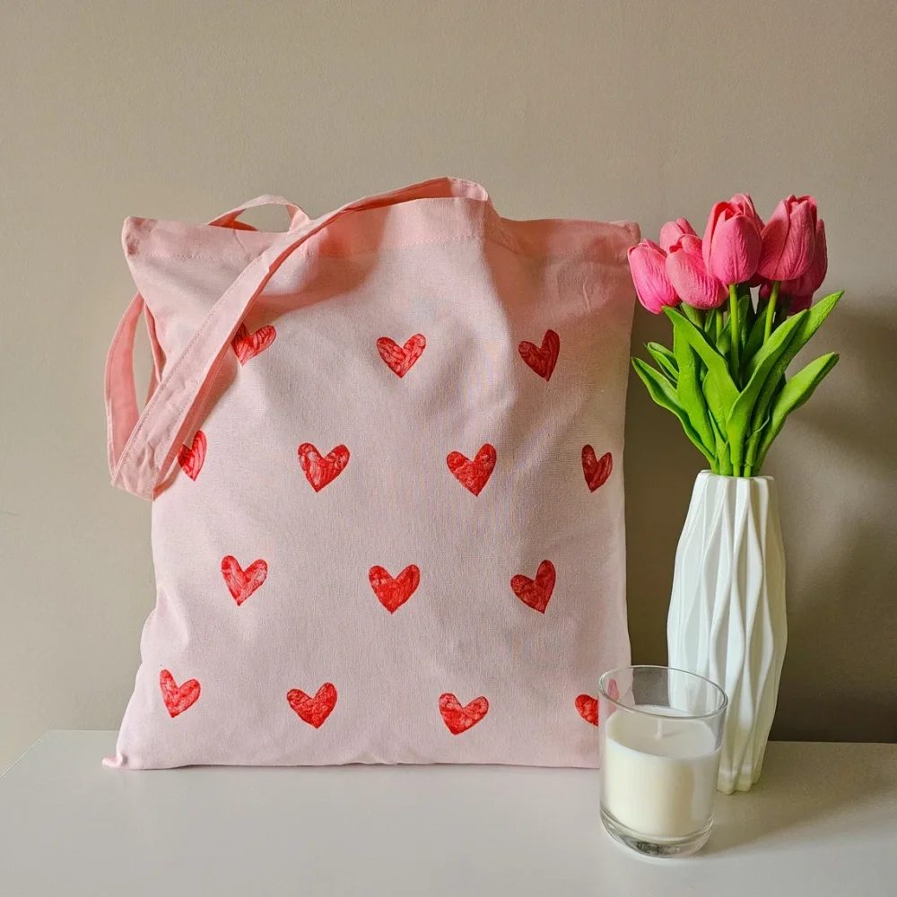 Bolsa de regalos de mano personalizada para dama de honor, bolso de mano personalizado con corazones rojos, regalo estético para amantes, bolso de lona hecho a mano