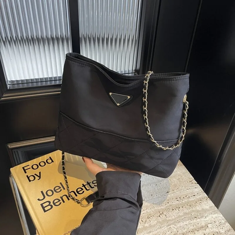 高級ブランドのクラシックでエレガントなレザーおむつバッグ女性用デザイナー大容量ミニマリストショルダーバッグスタイリッシュカジュアル