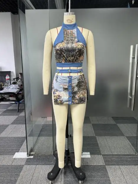 2025 레트로 플로럴 프린트 홀터넥 슬리브리스 베스트와 백 타이 탑 스플릿 숏 스커트 섹시 스커트 세트 (여성용)