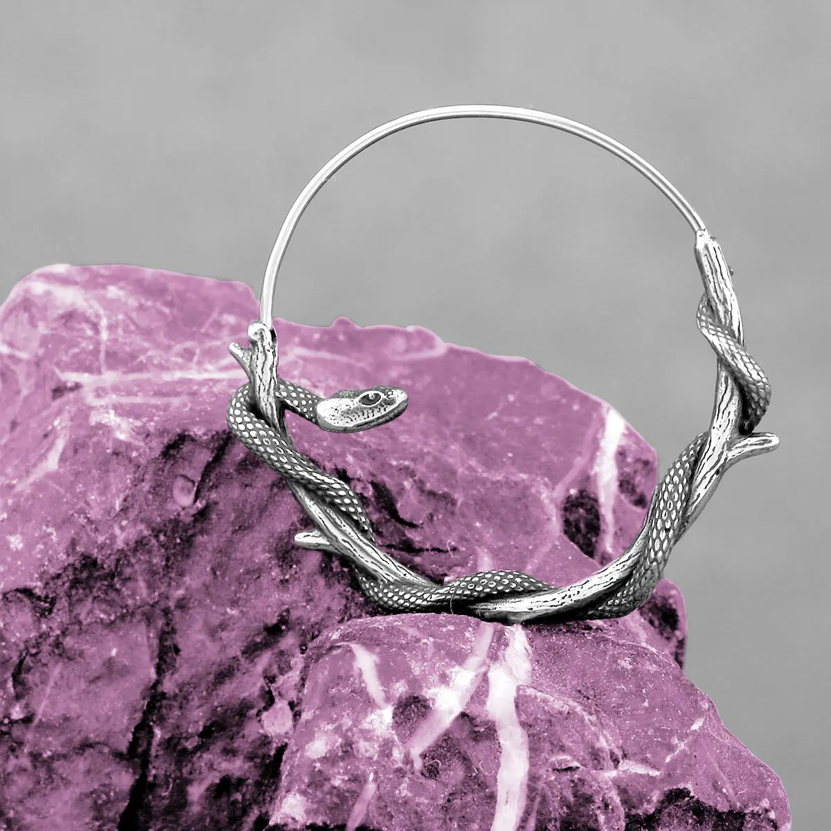 Fashion Scandinavian Small Snake Winding Hoop Earrings Vintage Viking Stainless Steel Men and Women's Earrings Jewelry Wholesale