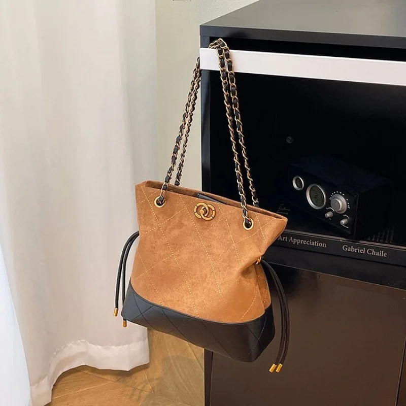 

2025 New Vintage Chain Strap Bucket Bag for Women Retro Shoulder Bag with Top Handle, Minimalist Crossbody Purse for Daily Use