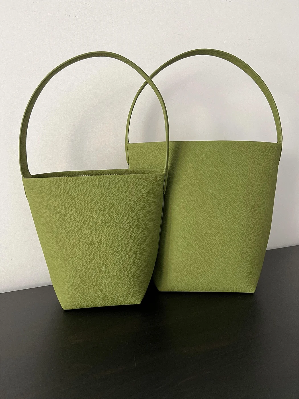 

Top Layer Cowhide Leather Buet Bag Tote Bag Women's Commuter Bag Large Capaci Underarm Single oulder Bag for Spring Summer
