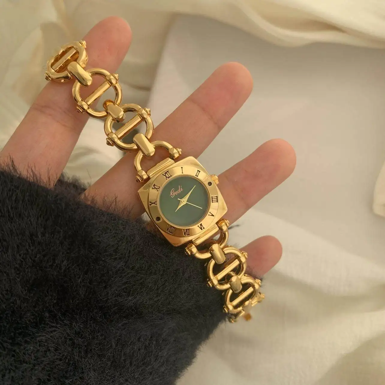 

New Vintage-InspiredHigh-End Metal Chain Women'S Quartz WatchStylish And ElegantA Trendy And Sophisticated Timepiece For Women.