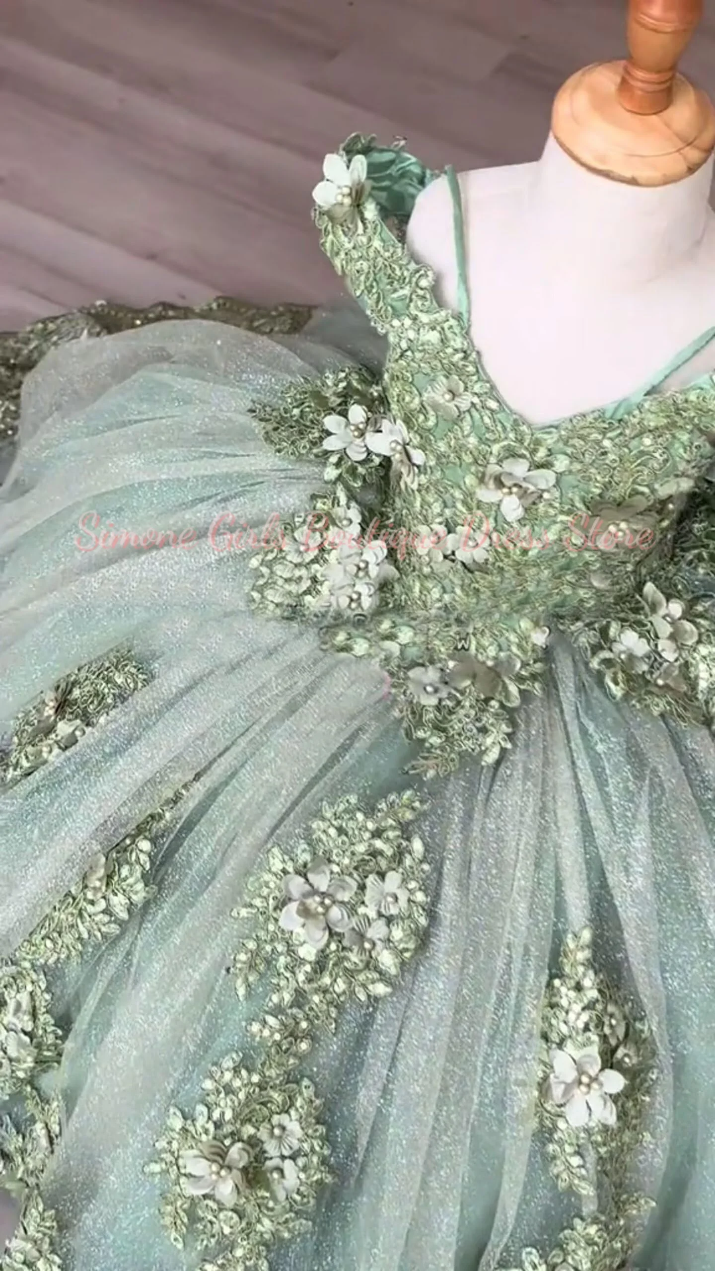 Elegant Princess Off Shoulder Flower Girl Dress for Wedding Appliqued Tulle Pageant Dress Customized Birthday Party Ball Gown