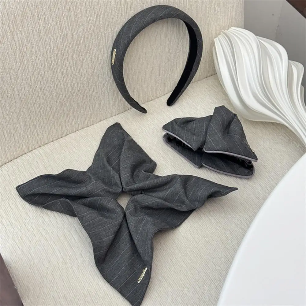 Großer quadratischer Schal – Elegantes Haarbandana - usage example