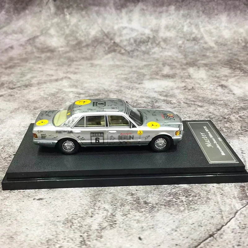 Master 1:64 modelauto W126 560SEL gegoten aluminium voertuigcollectie - Berlin 2000 LTD 499