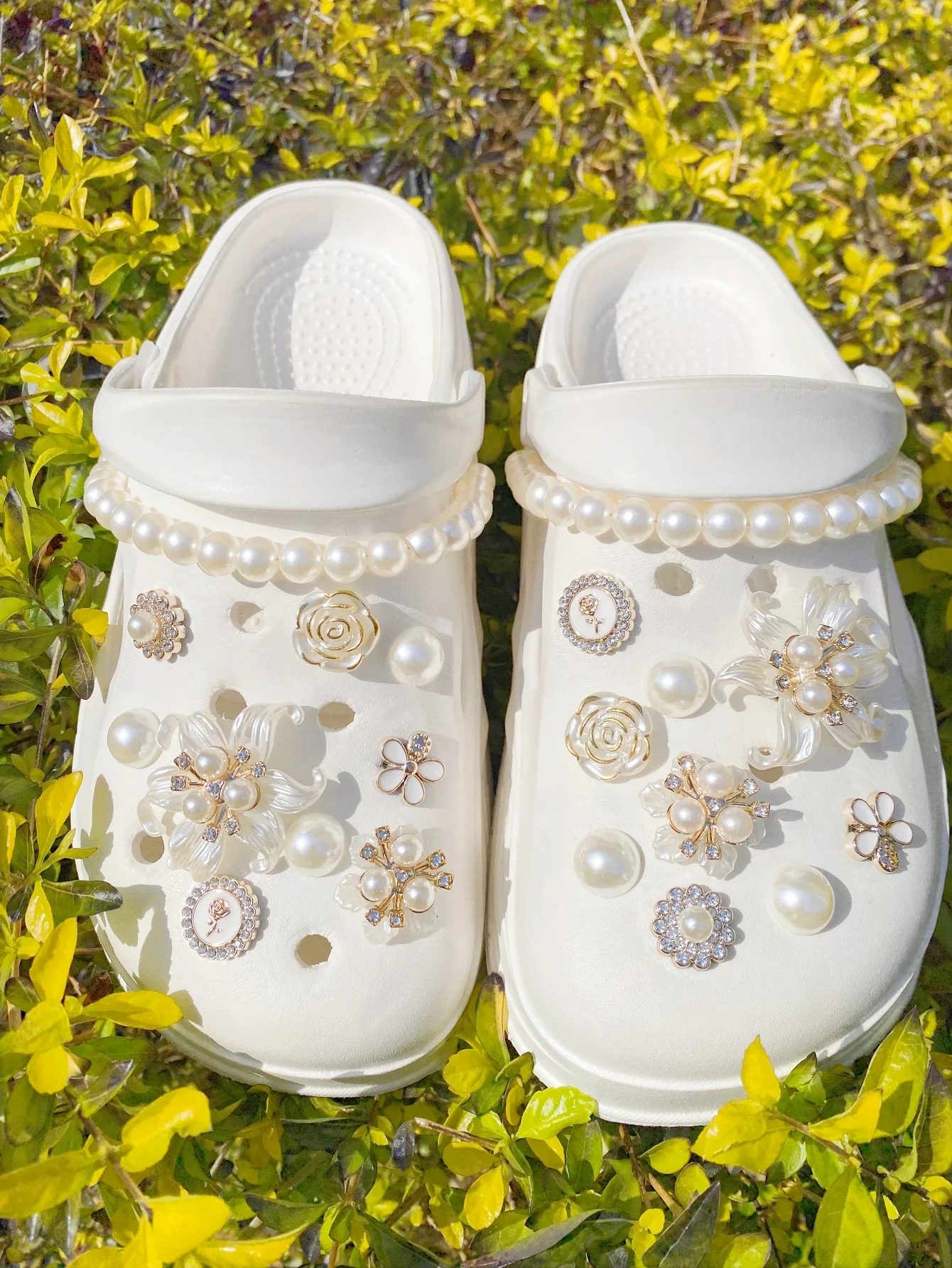 20 white camellias, ABS pearl chain DIY detachable shoe accessories, suitable for women sandals, slippers, beach bag multi-funct