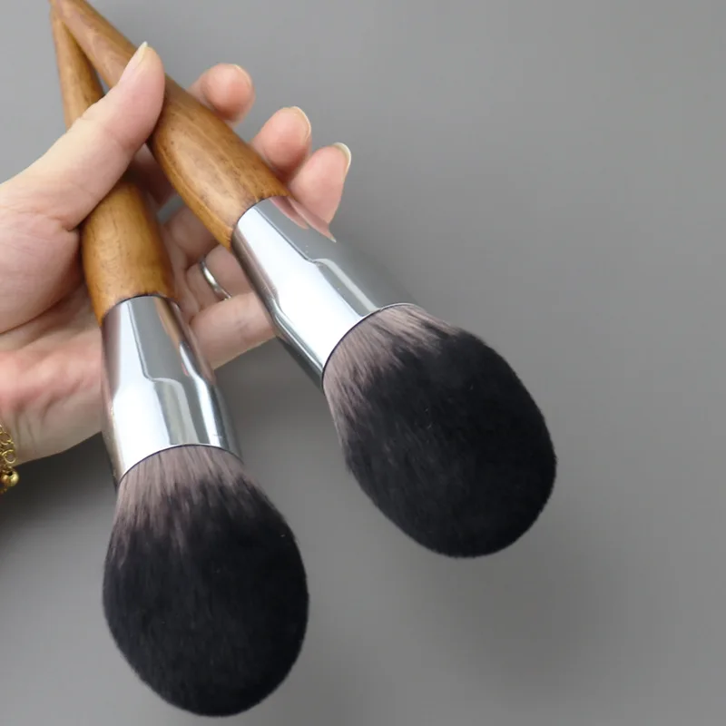 1 pz pennello per trucco in polvere jumbo con manico in legno grande pennello portatile per il viso per fissare polvere e fard setole morbide strumento cosmetico