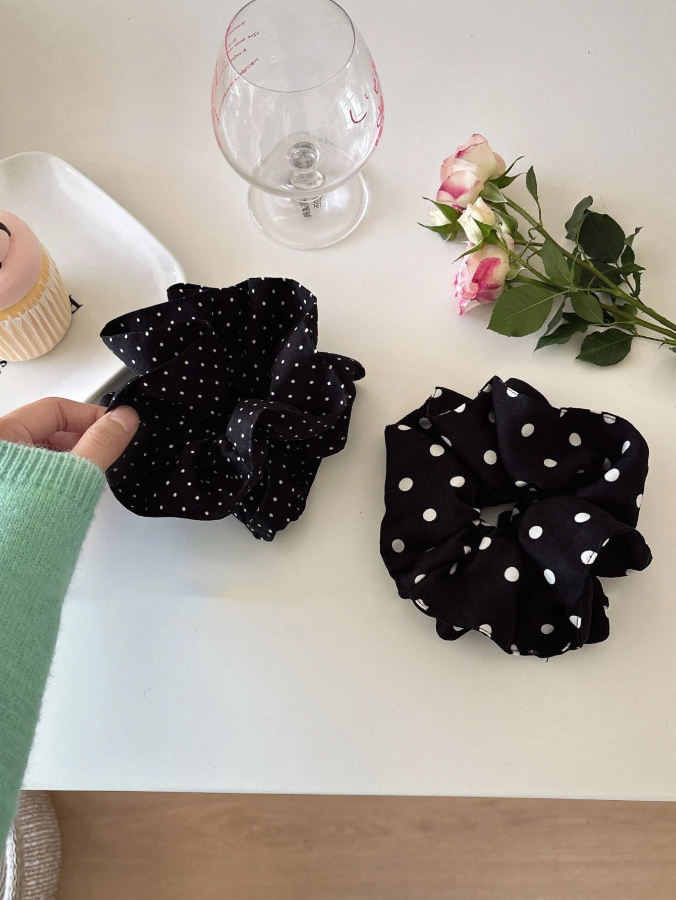 Großes Polka-Dot-Stirnband im sanften Retro-Stil für Damen, klassisches Material, Haarband mit schmaler Taille, Dutt-Stirnband – Detail 6