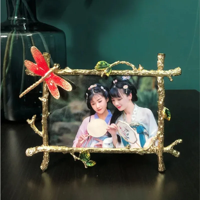 

European Retro Photo Frame Display Table: 6-Inch 7-Inch Antique Style Picture Frame, Artistic Metal Gift