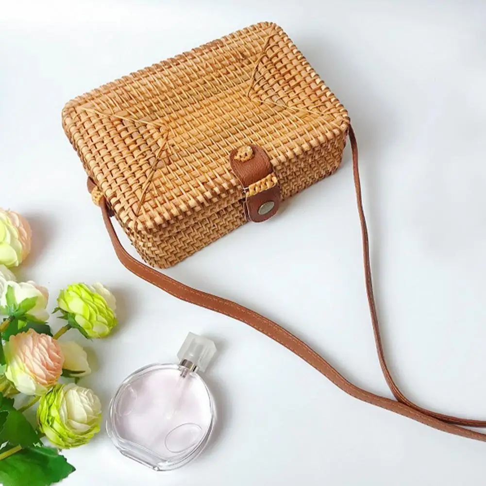 Bolso de hombro tejido a mano para mujer, bolsa de mimbre redonda, Natural, elegante, de viaje, con correa de cuero