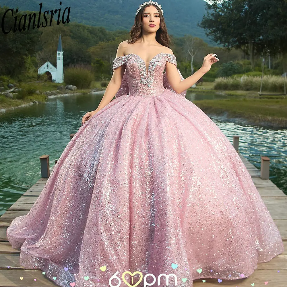 

Розовое блестящее платье Quinceanera с кристаллами и бисером, расшитое блестками, бальное платье с открытыми плечами и бантом, сладкое 15-е годы, мексиканское индивидуальное платье
