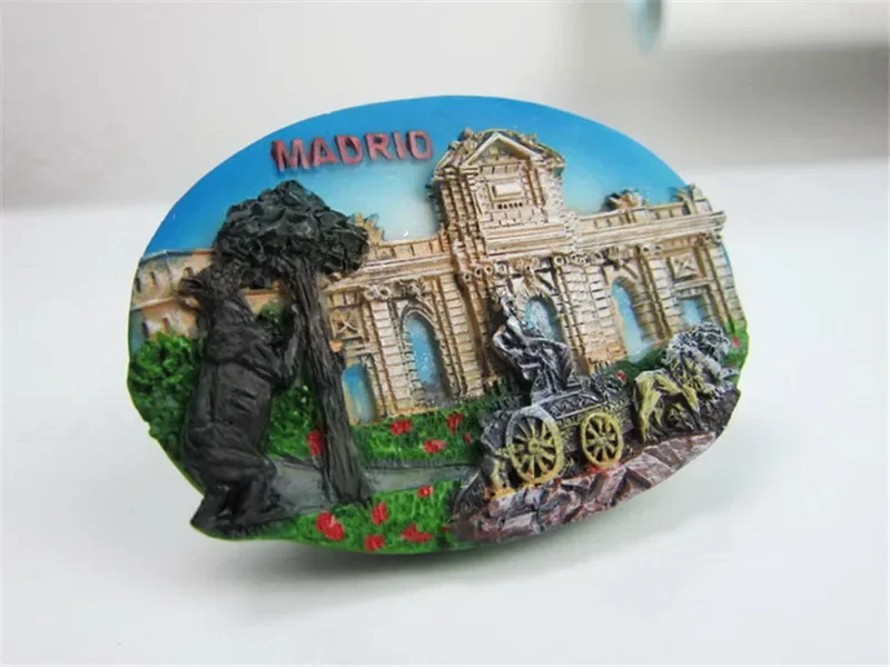 Spain Madrid Puerta de Alcala Godness Cibele Bear and Strawberry Tree Creative Fridge Magnet Decoration