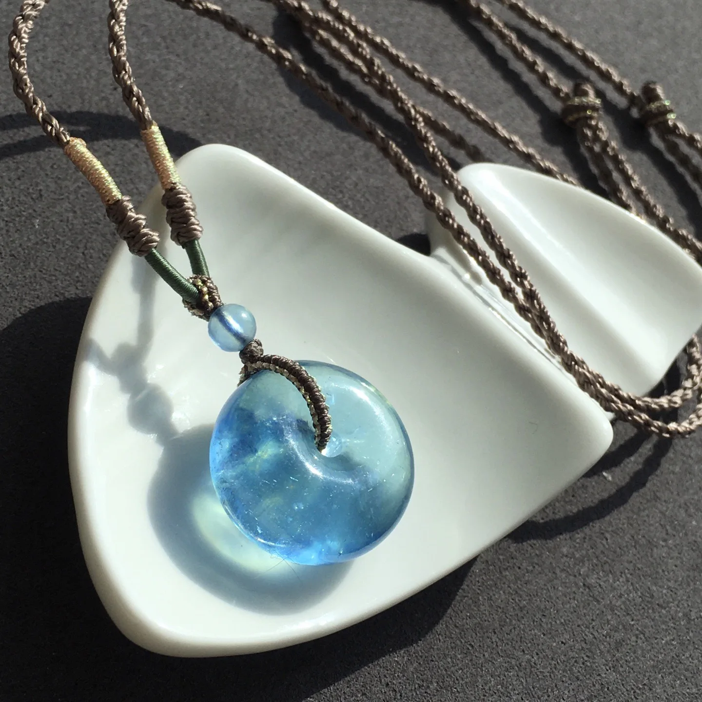 

Натуральный аквамариновый кулон 20 мм для женщин и мужчин, ожерелье с целебным кристаллом, энергетический камень, прозрачные бусины, веревочные цепочки, класс ААААА