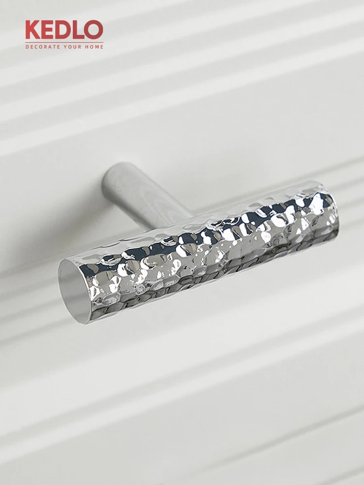 KEDLO Moderner Luxusgriff mit Hammermuster für Küchenschränke, glänzendes Chrom-Silber, langer Griff für Schranktüren und Schubladen, T-Griff – Detail 4