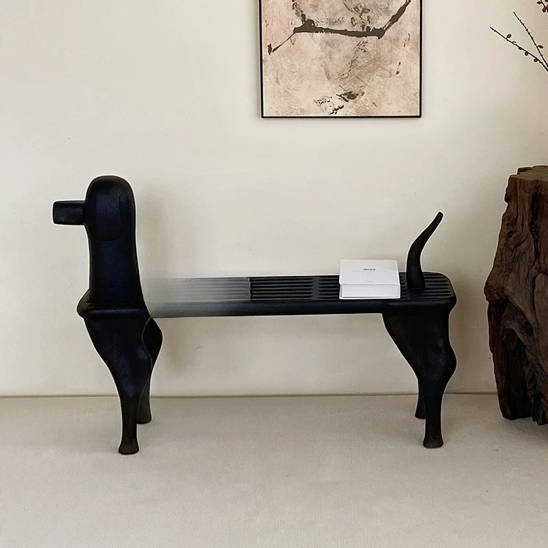 Wabi Jifeng banc chiot noir pendule créatif pièces de forme spéciale banc médiéval domestique