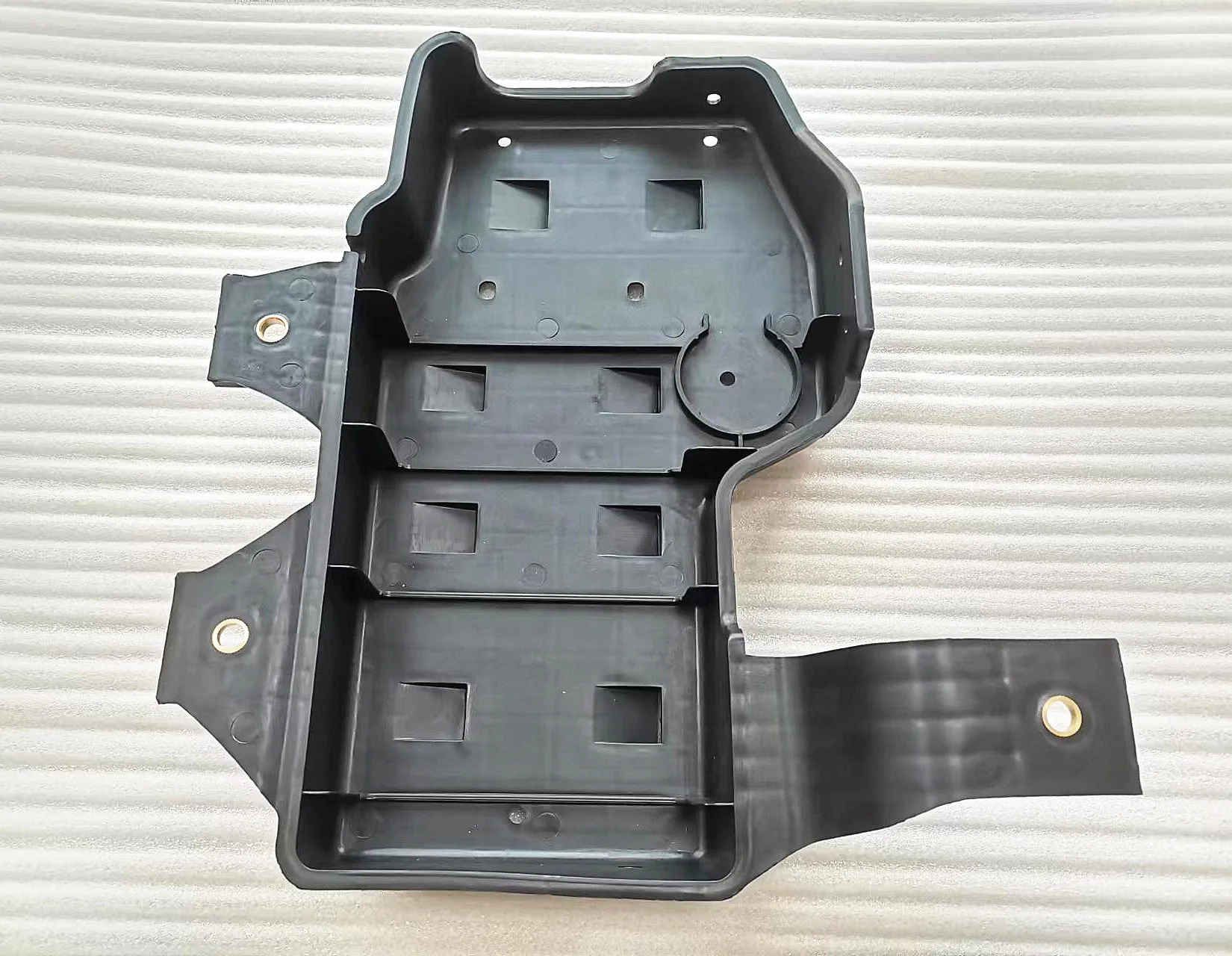 For SantaFe DM FOR SORENTO 2012, Activated carbon canister housing cover Plastic shell Black shell 314252W000 31425-2W000