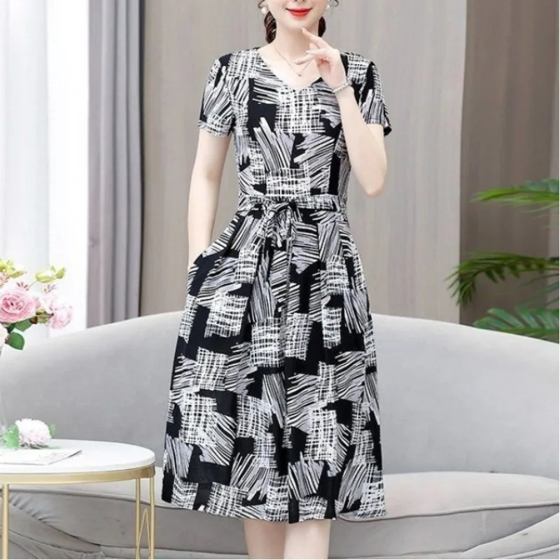 Women\'s 2024 Summer New Pullover Style V-neck Spliced Print Pocket Lace Fashion Loose and Slimming Mid Length Waist Dress