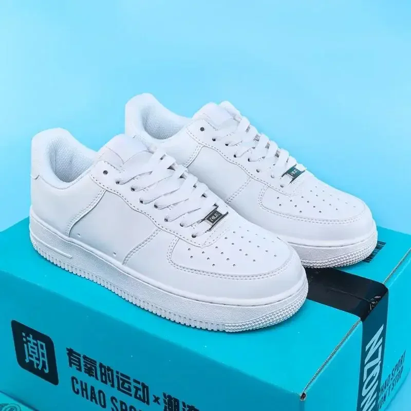 

Spring-Summer Couples' Choice: Low Top Breathable 'Small White' Shoes - Chic & Lightweight Fashion Running Shoes