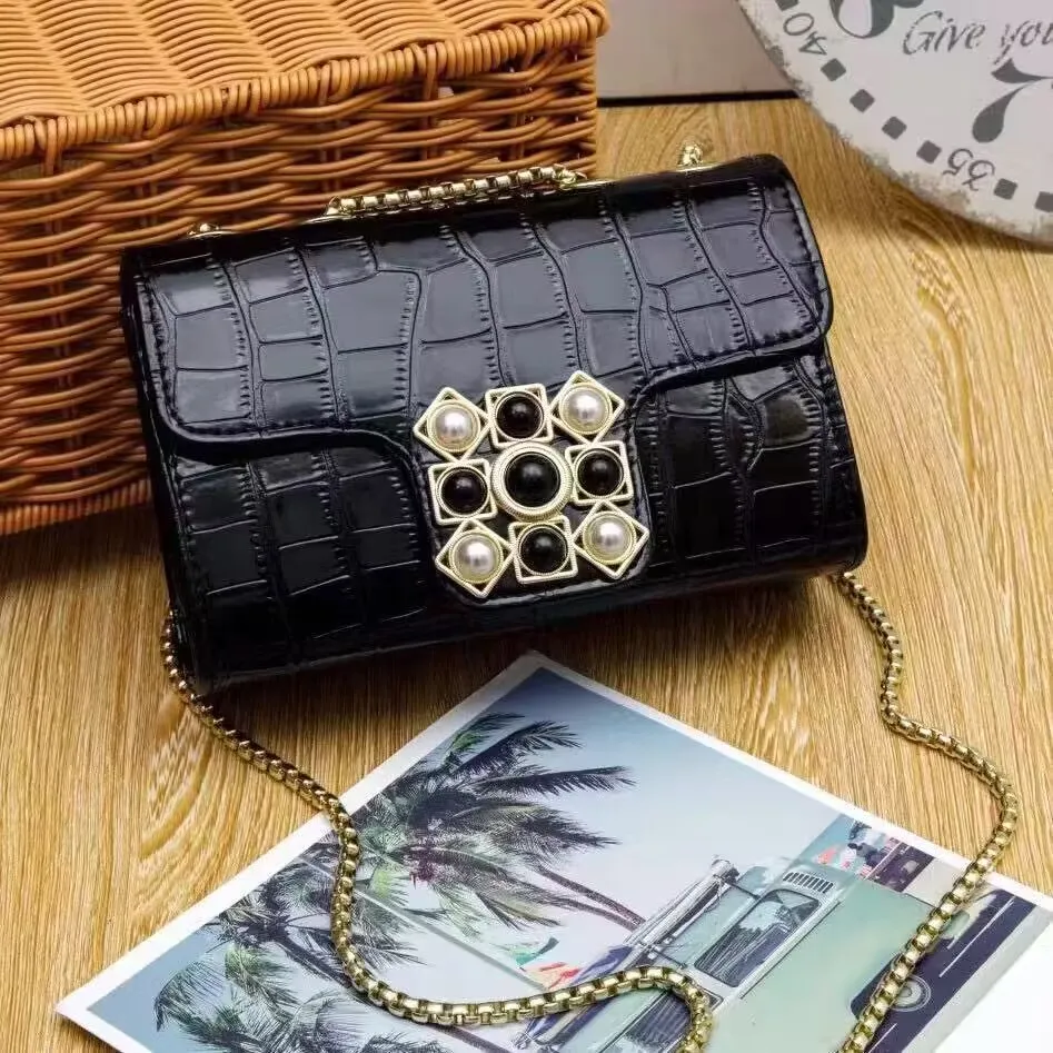 New 2024 Luxury Crocodile Leather Women\'S Bags Europe Diamond Ladies Handbags Chain Shoulder Bag Brand Ladies Wedding Party Bags