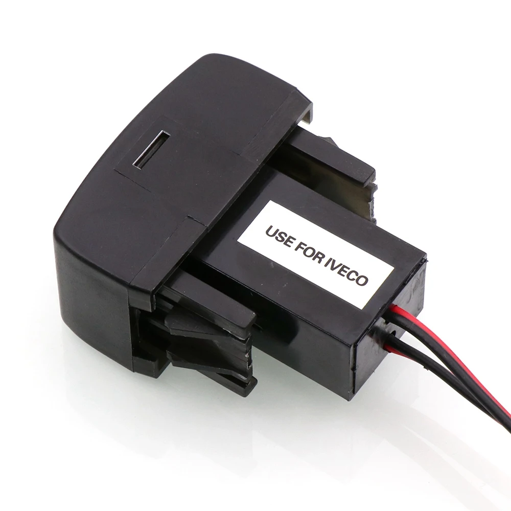 Автомобильное зарядное устройство с двумя USB-портами, 5 В, а