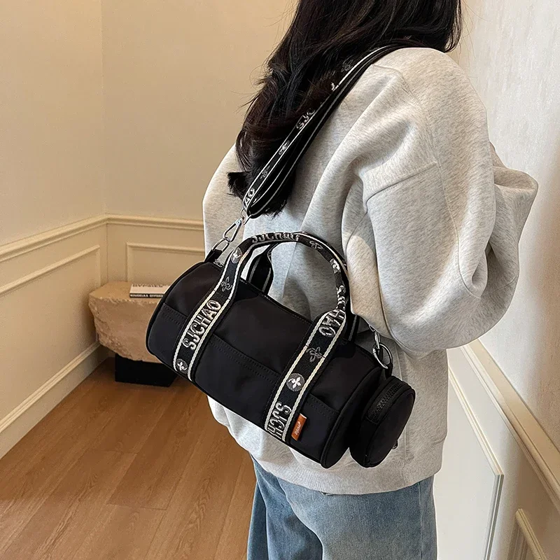 

Classic Elegant Women Shoulder Handbag Leather Ladies Bag Chic Crossbody Option Fashionable Durable Carry Bag