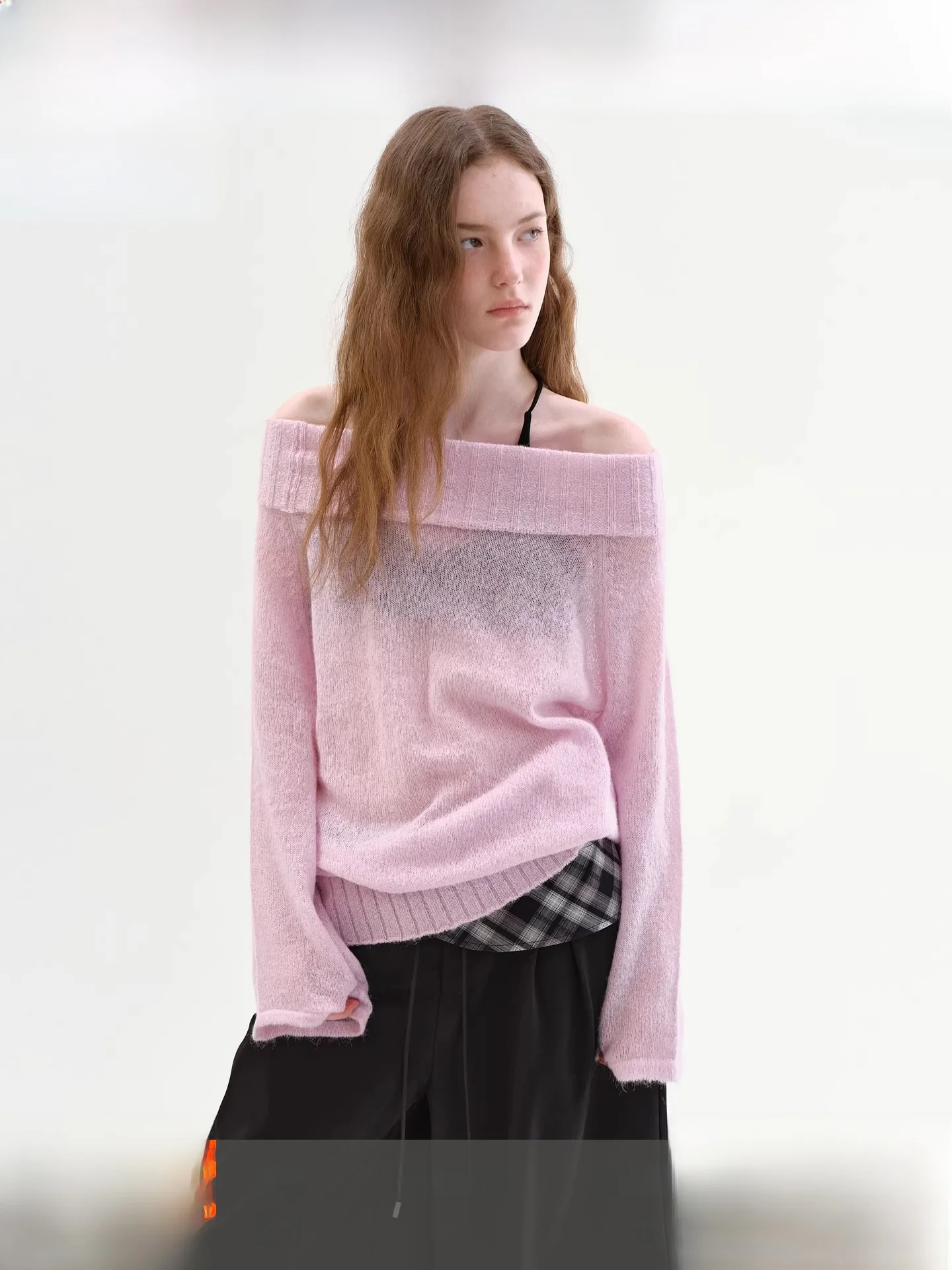 

Легкий женский топ Fano Spring 2026 на одно плечо, нежно-розовый, свободного кроя, с длинным рукавом, удобный для повседневной носки