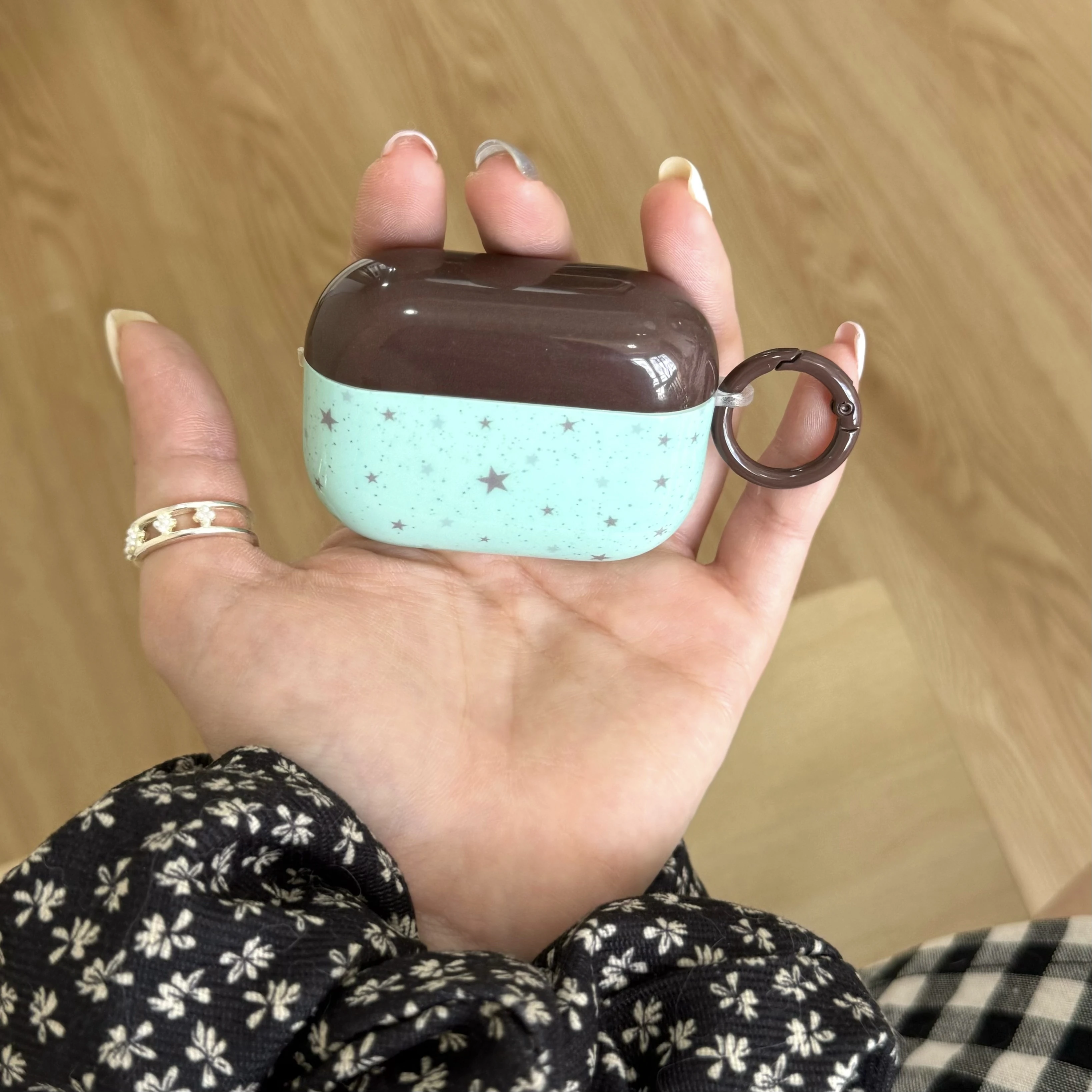 

Blue Chocolate Stars Pattern Earphone Case with Hook for Apple Airpods 1,Airpods 2, Pro/pro2 Airpods 3 Airpods 4, Anti-fall