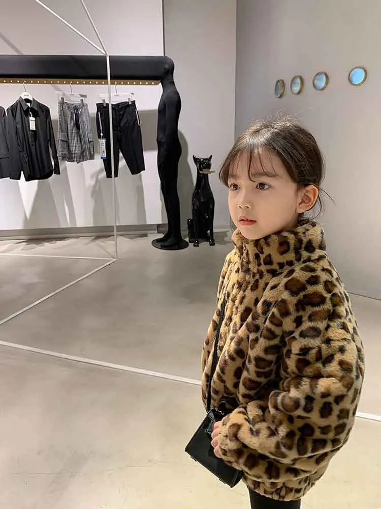 Cappotti bambini stampa leopardo cappotto allentato spesso autunno inverno ragazza peluche tenere in caldo top abbigliamento per bambini 2024