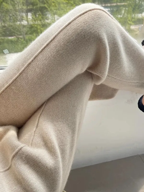 

Удобные женские брюки с высокой талией из утолщенного трикотажа, осенне-зимние, с эффектом облачной мягкости, струящиеся, широкие штанины