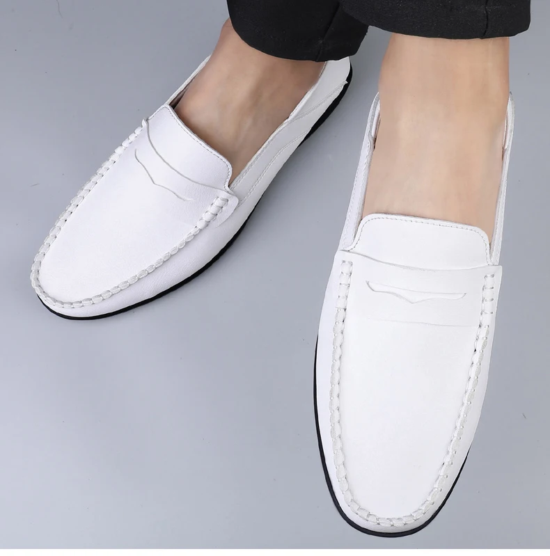 Herren-Slipper in Übergrößen, lässige Alltagsschuhe, neue Modelle für alle Jahreszeiten, weiche Sohle, Outdoor-Fahrerschuhe, weiße Schuhe, modische Schuhe für junge Leute, trendige Schuhe. – Detail 17