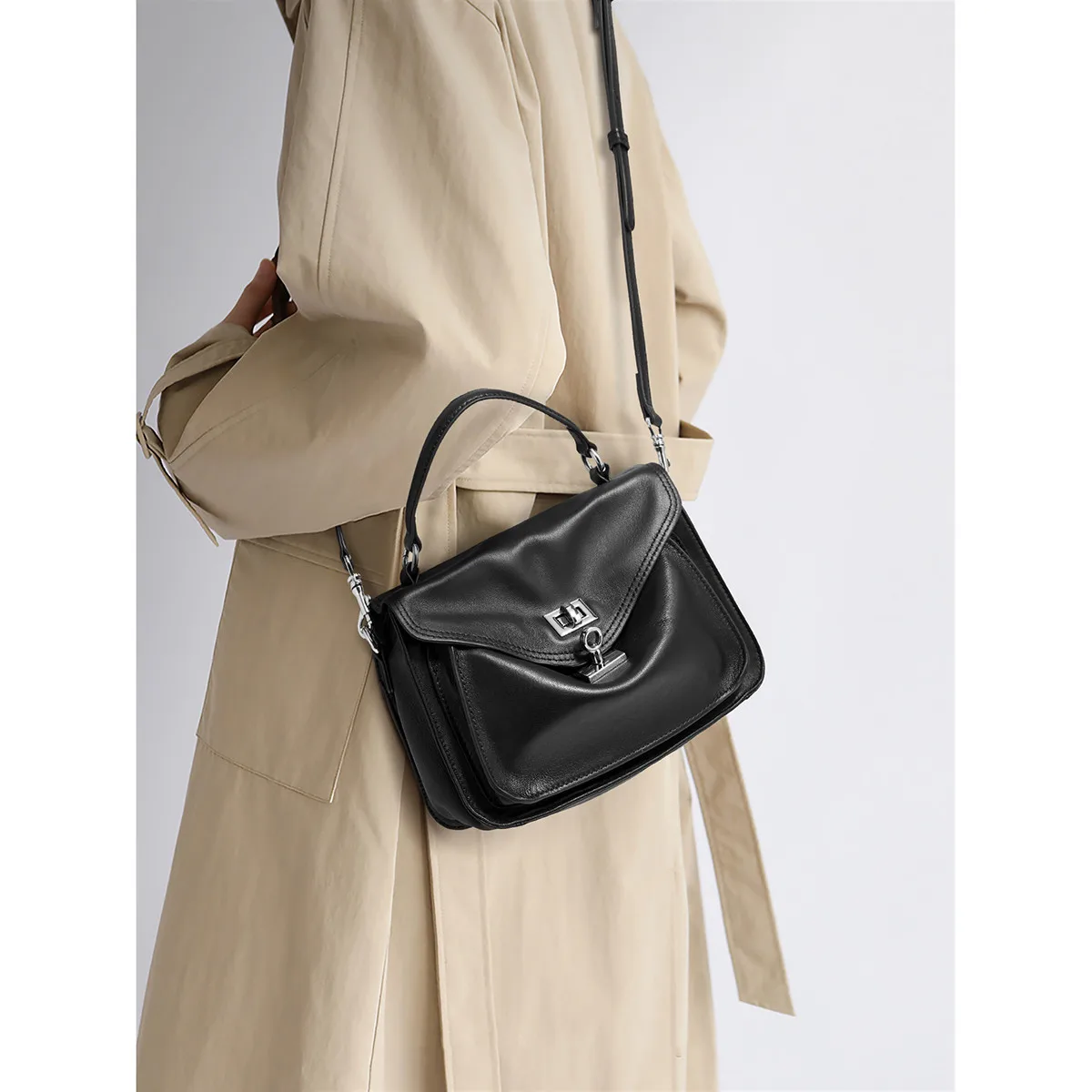 FOXER Genuine Leather Women Handbag Retro Turn‑lock Shoulder Bag Soft Leather Female Crossbody Bag Office Daily Small Tote Purse