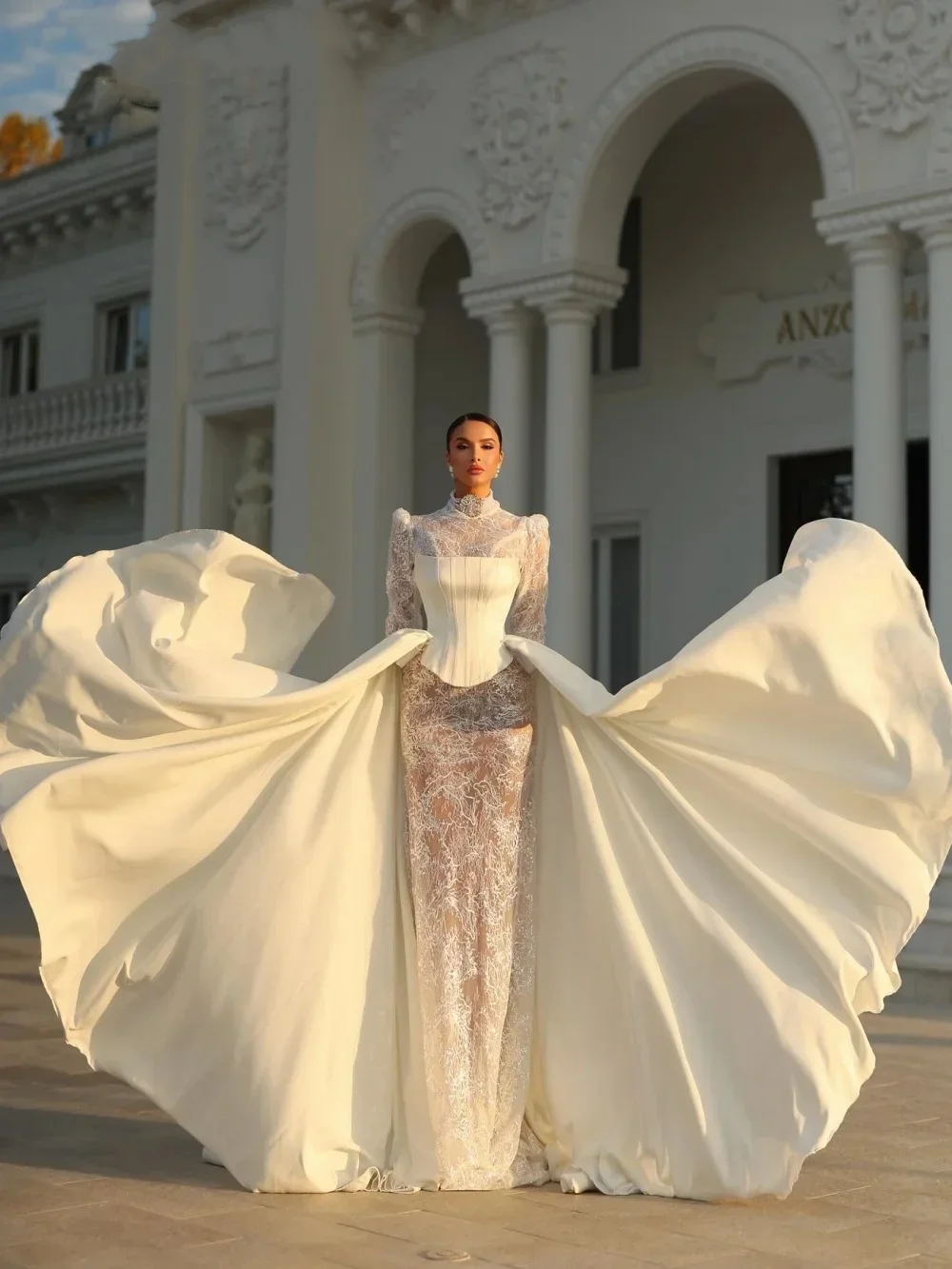 Maßgeschneidertes romantisches klassisches Langarm-Hochzeitskleid mit Stehkragen, elegantes bodenlanges Brautkleid aus Satin und Spitze