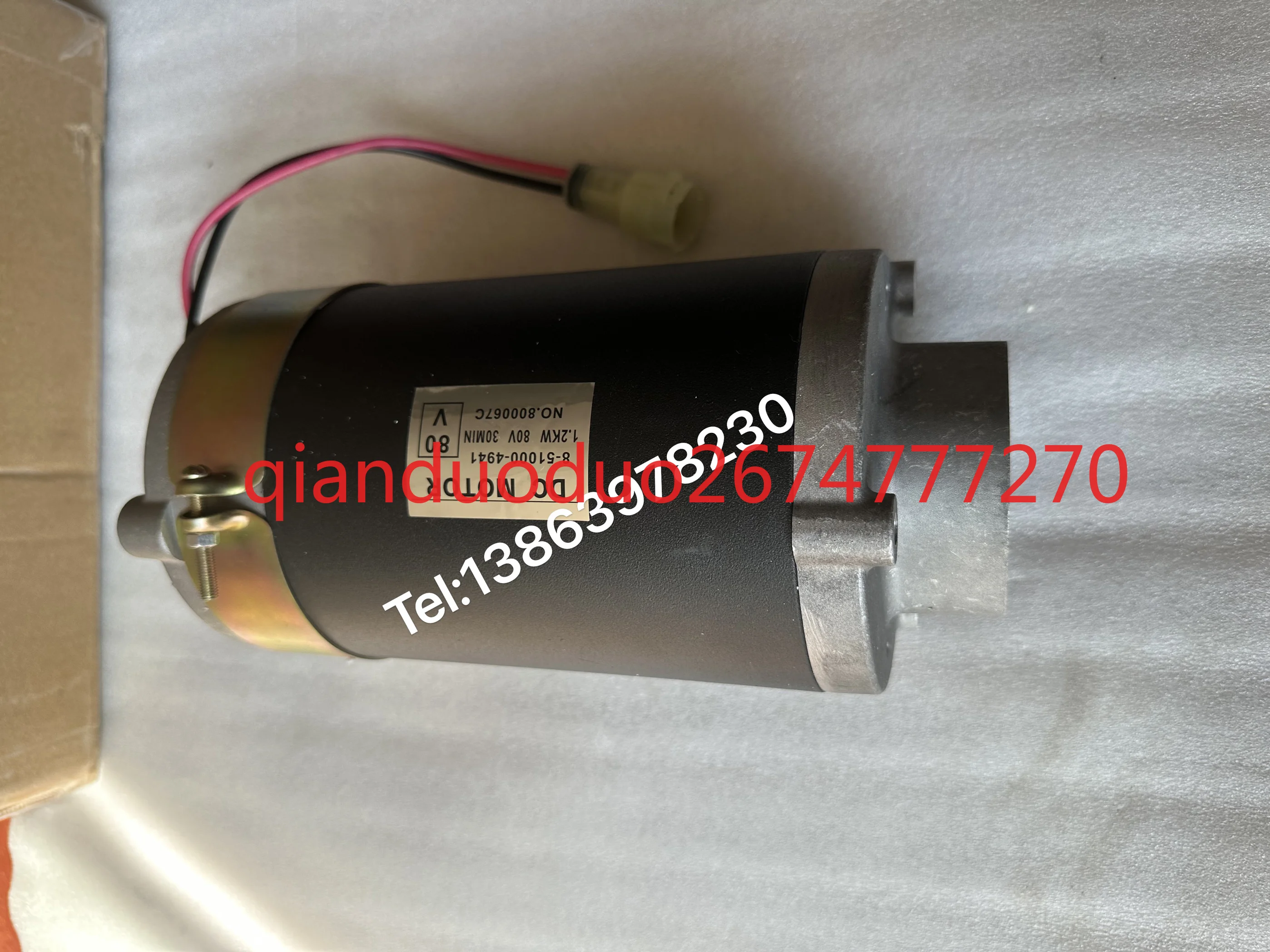 

Подходит для деталей вилочного погрузчика Sumitomo, двигатель рулевого двигателя 80 В 1,2 кВт 0-51000-3171 Kobelco