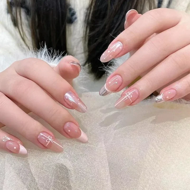 Unhas falsas curtas feitas à mão com cola, prensa elegante em unhas para meninas, unhas falsas adesivas de amêndoa removíveis com caixa e ferramentas