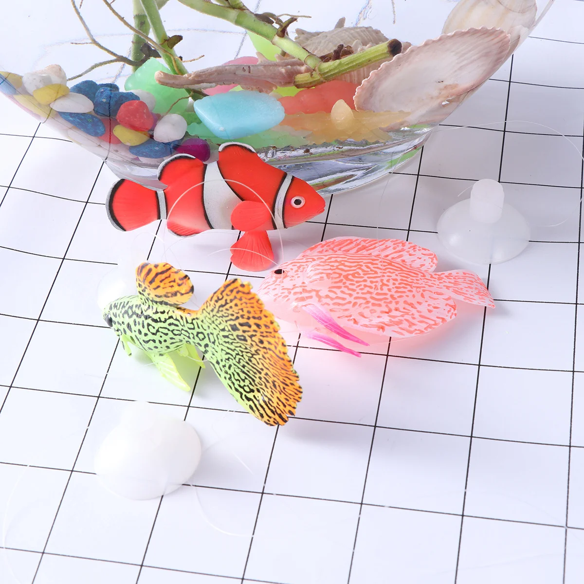 

3pcs Night Glow Artificial Ornament For Aquarium Tank Decor Plastic Fish With Built-In Weight Realistic Fish Tank Ornament