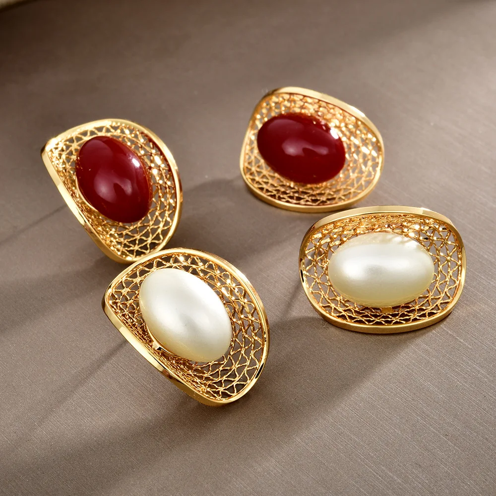 

Retro Red Color Folded Earrings for Women Large Pearl Metal Ear Studies Party Clothing Women's Accessories Gifts