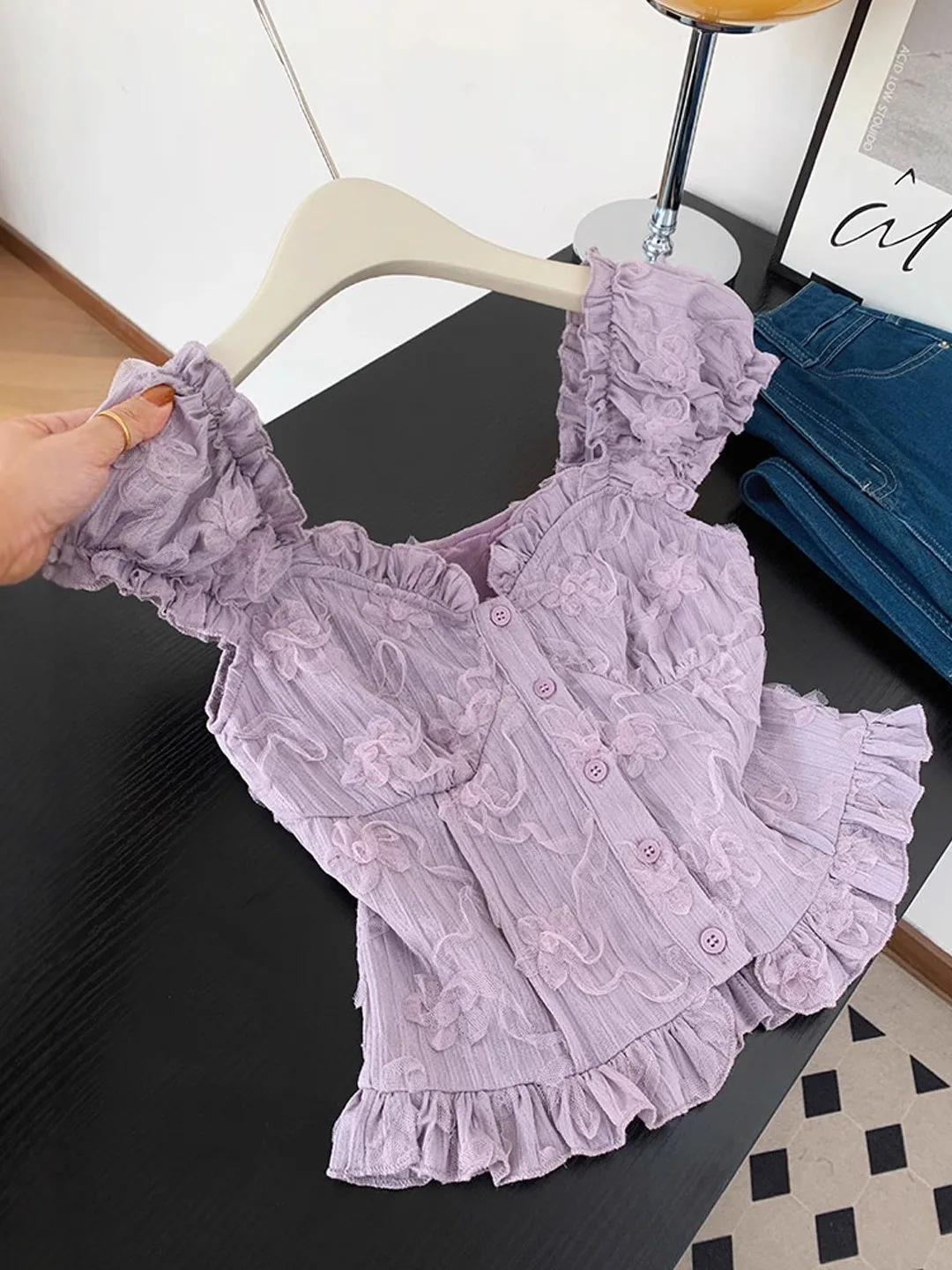 

Нежный летний топ с кружевом и цветочной вышивкой, высококачественный, с деревянными браслетами, для женщин