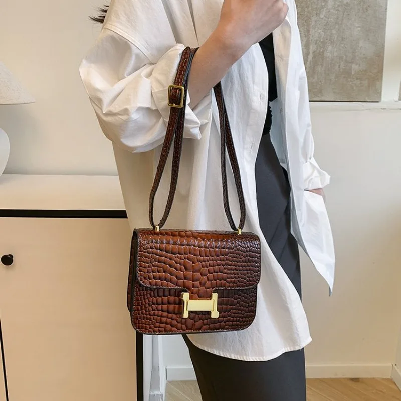 

Ladies Stylish Handbag Fashionable Design For Social Events And Personal Appointments Chic Appearance