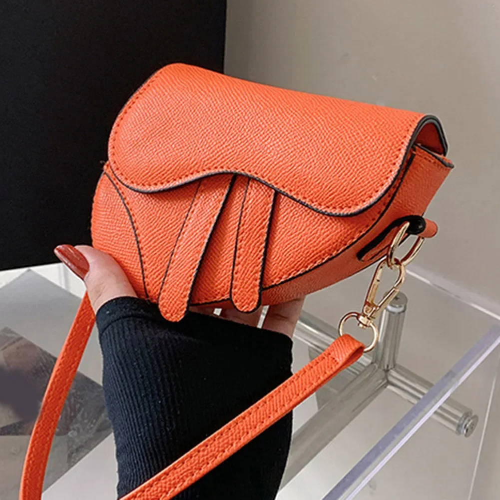 

Women's New Denim Pattern Trend Contrasting Color Splicing Saddle Bag Solid Color Casual Simple Messenger Bag Designer Handbags