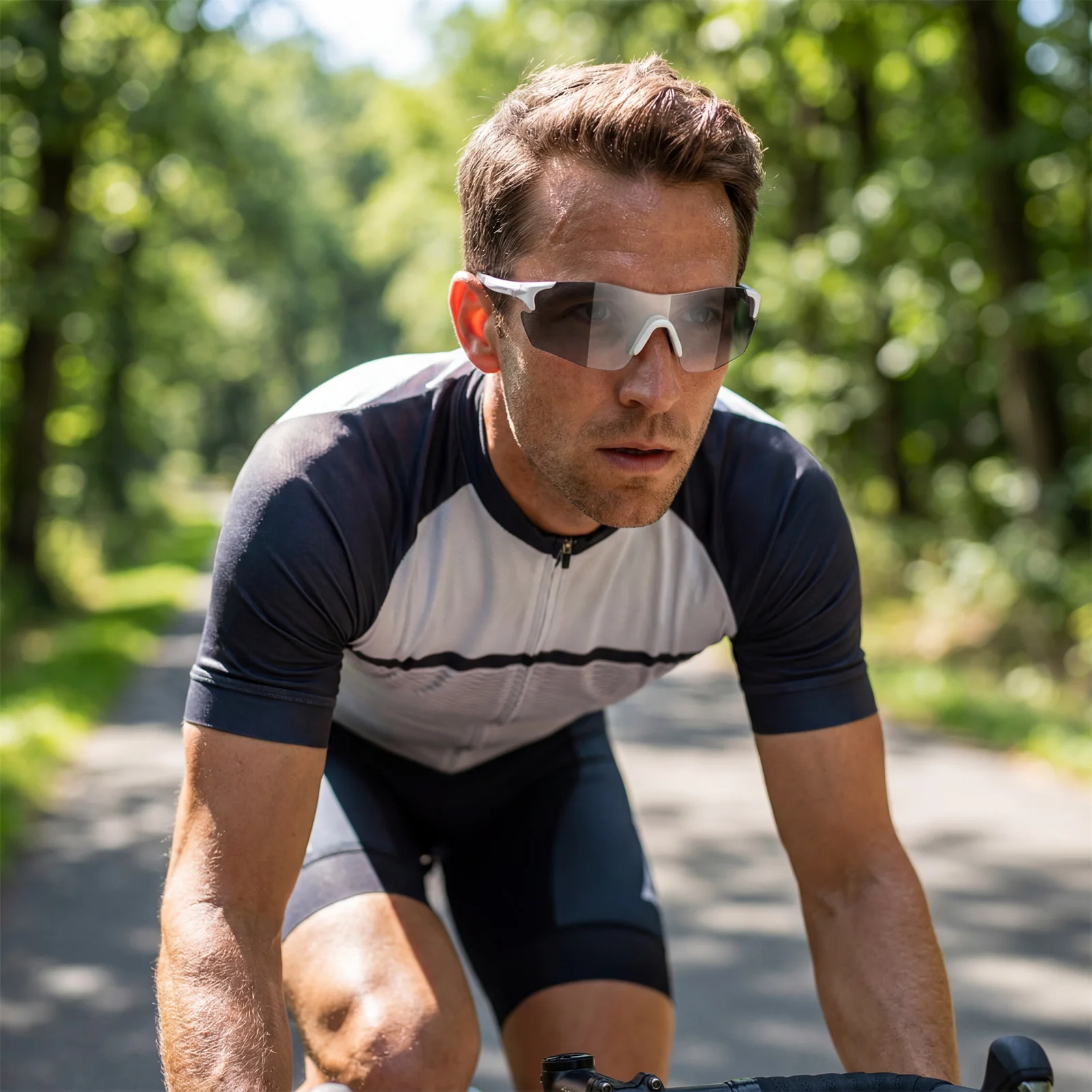 

Photochromic Cycling Sunglasses Outdoor Sports Windproof Goggles Day Night Use Lightweight TR90 Frame Anti Glare UV Protection