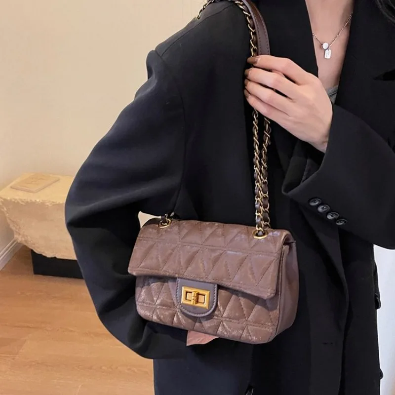 

Trendy High-End Crossbody Bag - Modern Style Niche Design Ideal for Girls' Sweet Casual Retro Daily Outfits Versatile Use